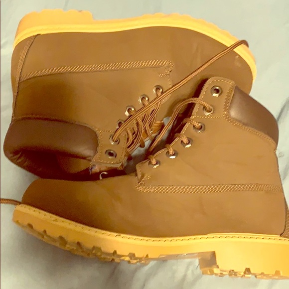 Daily Shoes Boots - Picture 1 of 3